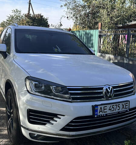 Белый Фольксваген Туарег, объемом двигателя 3 л и пробегом 148 тыс. км за 13000 $, фото 1 на Automoto.ua