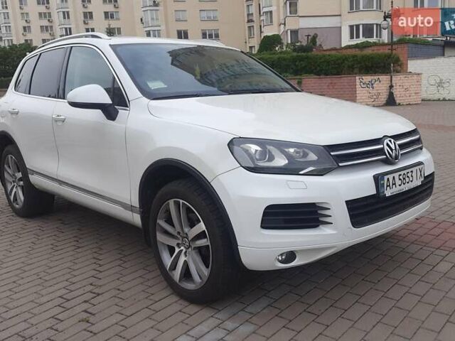 Белый Фольксваген Туарег, объемом двигателя 2.97 л и пробегом 146 тыс. км за 25000 $, фото 1 на Automoto.ua