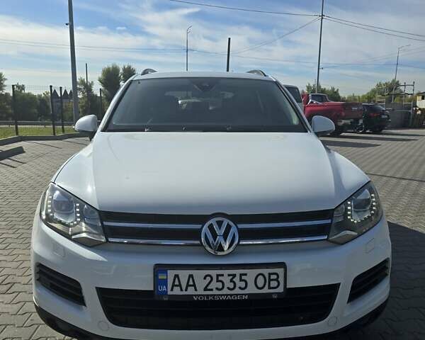 Белый Фольксваген Туарег, объемом двигателя 2.97 л и пробегом 190 тыс. км за 22500 $, фото 1 на Automoto.ua