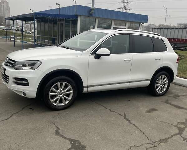 Білий Фольксваген Туарег, об'ємом двигуна 2.97 л та пробігом 100 тис. км за 24500 $, фото 1 на Automoto.ua