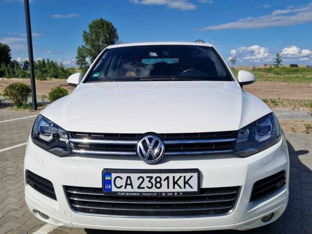 Белый Фольксваген Туарег, объемом двигателя 3 л и пробегом 185 тыс. км за 23000 $, фото 1 на Automoto.ua