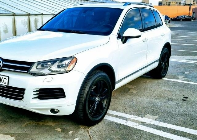 Белый Фольксваген Туарег, объемом двигателя 3 л и пробегом 356 тыс. км за 19600 $, фото 1 на Automoto.ua