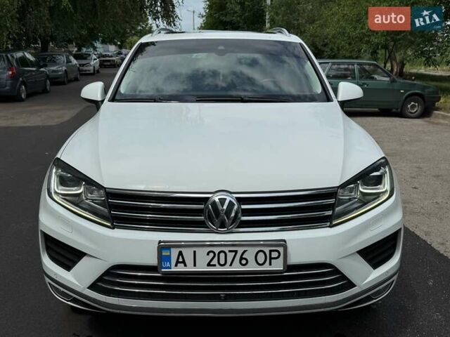 Білий Фольксваген Туарег, об'ємом двигуна 3 л та пробігом 215 тис. км за 25800 $, фото 1 на Automoto.ua