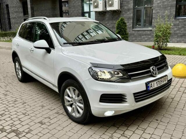 Белый Фольксваген Туарег, объемом двигателя 3 л и пробегом 291 тыс. км за 15900 $, фото 1 на Automoto.ua
