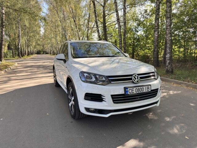 Белый Фольксваген Туарег, объемом двигателя 3 л и пробегом 294 тыс. км за 22000 $, фото 1 на Automoto.ua