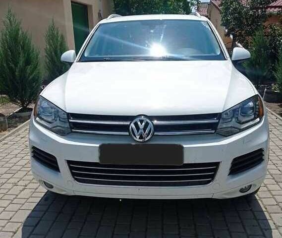 Белый Фольксваген Туарег, объемом двигателя 3 л и пробегом 140 тыс. км за 16600 $, фото 1 на Automoto.ua