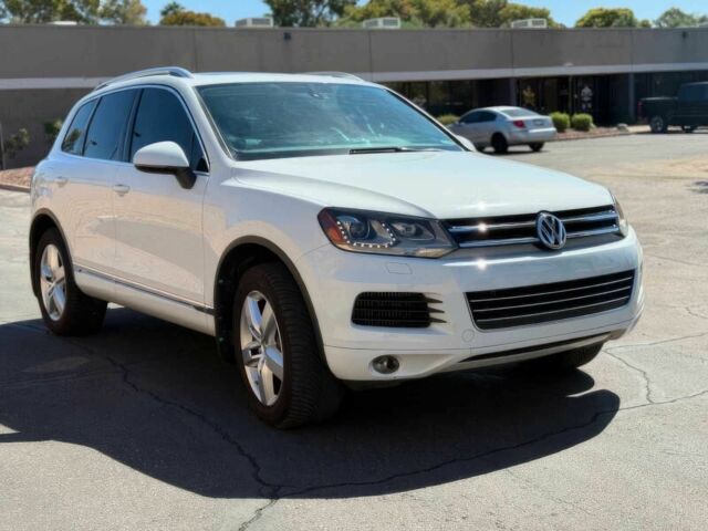 Белый Фольксваген Туарег, объемом двигателя 3 л и пробегом 83 тыс. км за 10500 $, фото 1 на Automoto.ua