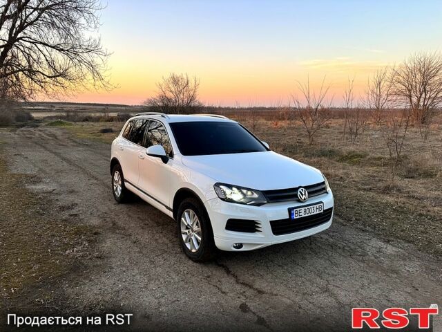 Белый Фольксваген Туарег, объемом двигателя 3 л и пробегом 250 тыс. км за 20000 $, фото 1 на Automoto.ua