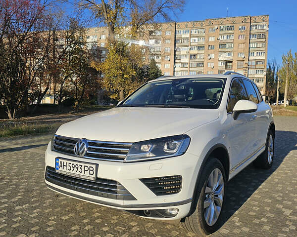 Белый Фольксваген Туарег, объемом двигателя 3 л и пробегом 260 тыс. км за 26000 $, фото 1 на Automoto.ua