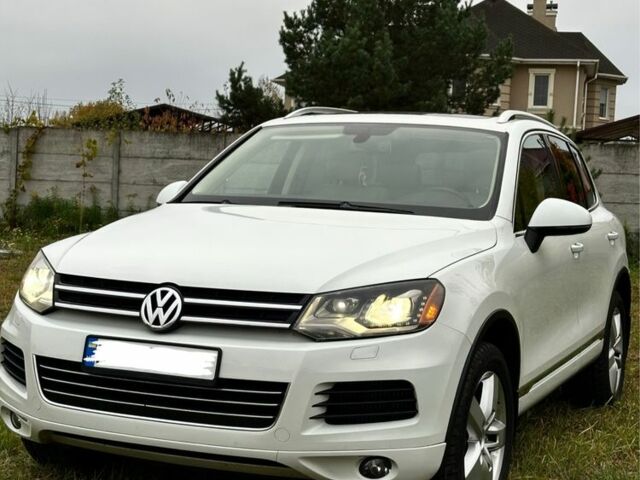 Белый Фольксваген Туарег, объемом двигателя 3 л и пробегом 236 тыс. км за 22500 $, фото 1 на Automoto.ua