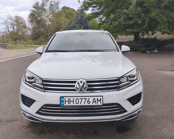 Белый Фольксваген Туарег, объемом двигателя 2.97 л и пробегом 162 тыс. км за 21500 $, фото 1 на Automoto.ua