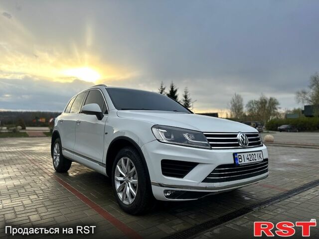 Белый Фольксваген Туарег, объемом двигателя 3.6 л и пробегом 130 тыс. км за 25000 $, фото 1 на Automoto.ua