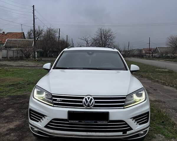 Білий Фольксваген Туарег, об'ємом двигуна 2.97 л та пробігом 334 тис. км за 26000 $, фото 1 на Automoto.ua