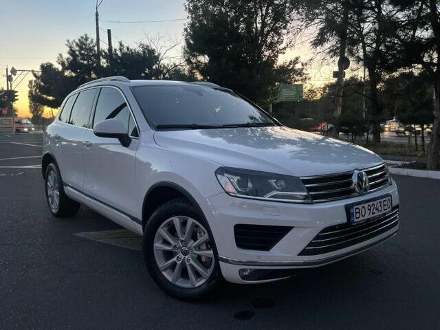 Белый Фольксваген Туарег, объемом двигателя 3 л и пробегом 208 тыс. км за 21800 $, фото 1 на Automoto.ua