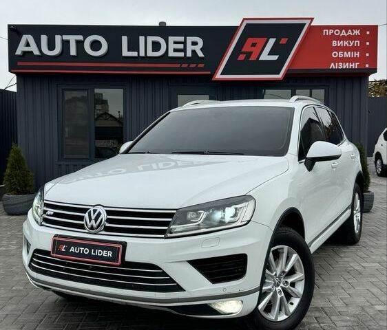 Белый Фольксваген Туарег, объемом двигателя 3 л и пробегом 320 тыс. км за 23700 $, фото 1 на Automoto.ua