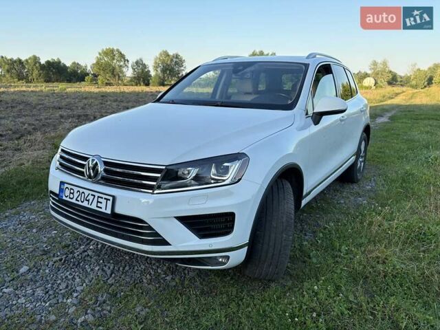 Белый Фольксваген Туарег, объемом двигателя 2.97 л и пробегом 99 тыс. км за 28500 $, фото 1 на Automoto.ua