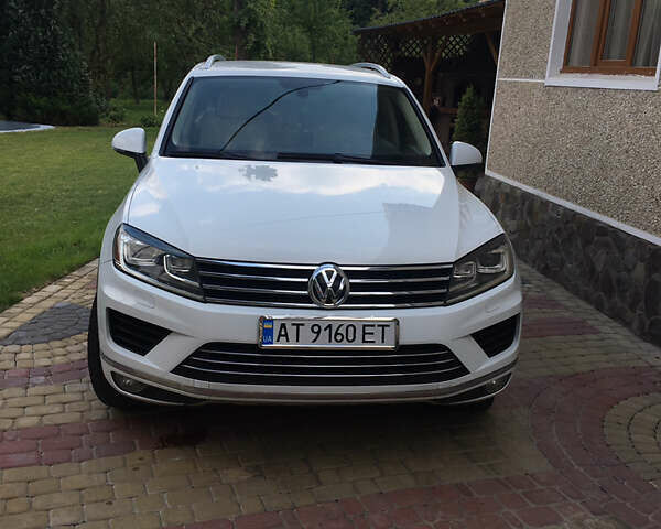 Белый Фольксваген Туарег, объемом двигателя 2.97 л и пробегом 285 тыс. км за 21000 $, фото 1 на Automoto.ua