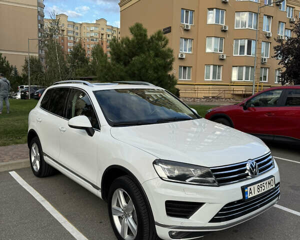Білий Фольксваген Туарег, об'ємом двигуна 2.97 л та пробігом 228 тис. км за 29500 $, фото 1 на Automoto.ua