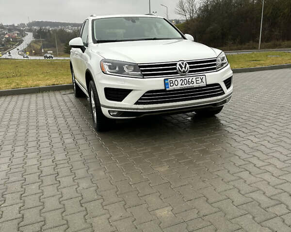 Белый Фольксваген Туарег, объемом двигателя 2.97 л и пробегом 215 тыс. км за 19700 $, фото 1 на Automoto.ua