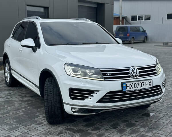 Білий Фольксваген Туарег, об'ємом двигуна 3 л та пробігом 131 тис. км за 34800 $, фото 1 на Automoto.ua