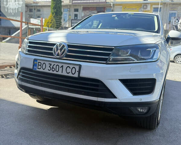 Білий Фольксваген Туарег, об'ємом двигуна 2.97 л та пробігом 265 тис. км за 25500 $, фото 1 на Automoto.ua