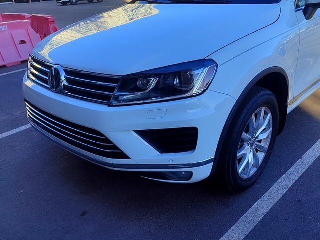 Белый Фольксваген Туарег, объемом двигателя 3.6 л и пробегом 187 тыс. км за 20000 $, фото 1 на Automoto.ua