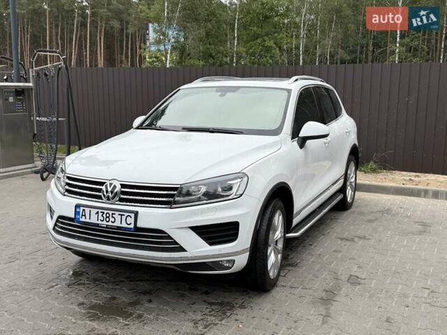 Білий Фольксваген Туарег, об'ємом двигуна 2.97 л та пробігом 216 тис. км за 28900 $, фото 1 на Automoto.ua