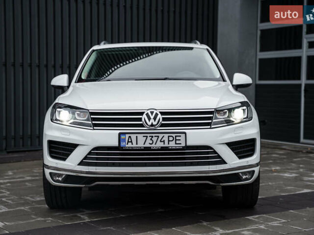 Белый Фольксваген Туарег, объемом двигателя 2.97 л и пробегом 120 тыс. км за 32000 $, фото 1 на Automoto.ua