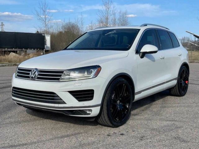 Белый Фольксваген Туарег, объемом двигателя 0 л и пробегом 31 тыс. км за 16000 $, фото 1 на Automoto.ua