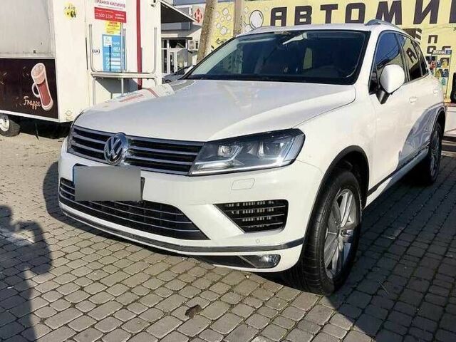 Белый Фольксваген Туарег, объемом двигателя 3 л и пробегом 136 тыс. км за 23000 $, фото 1 на Automoto.ua
