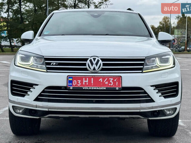 Білий Фольксваген Туарег, об'ємом двигуна 3 л та пробігом 192 тис. км за 31000 $, фото 1 на Automoto.ua