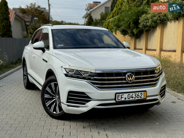 Білий Фольксваген Туарег, об'ємом двигуна 2.97 л та пробігом 249 тис. км за 38999 $, фото 1 на Automoto.ua