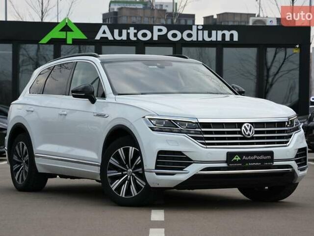 Білий Фольксваген Туарег, об'ємом двигуна 2.97 л та пробігом 268 тис. км за 38000 $, фото 1 на Automoto.ua