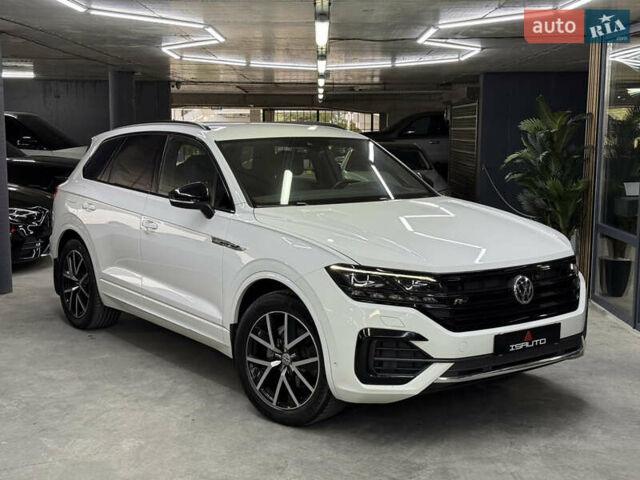 Білий Фольксваген Туарег, об'ємом двигуна 2.97 л та пробігом 146 тис. км за 51900 $, фото 1 на Automoto.ua