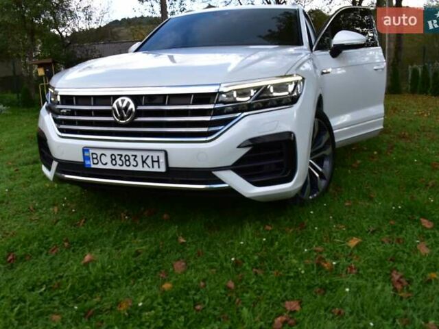 Білий Фольксваген Туарег, об'ємом двигуна 2.97 л та пробігом 147 тис. км за 54000 $, фото 1 на Automoto.ua