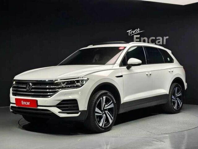 Фольксваген Туарег 2020 у Києві на Automoto.ua Білий Фольксваген Туарег, об'ємом двигуна 3 л та пробігом 25 тис. км за 34000 $, фото 1 на Automoto.ua