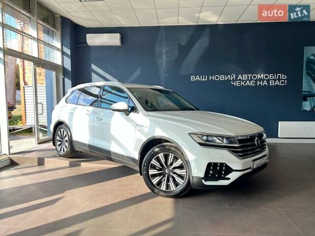Білий Фольксваген Туарег, об'ємом двигуна 3 л та пробігом 113 тис. км за 43900 $, фото 1 на Automoto.ua
