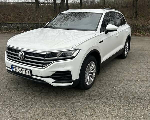 Білий Фольксваген Туарег, об'ємом двигуна 3 л та пробігом 95 тис. км за 53500 $, фото 1 на Automoto.ua