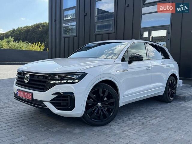 Белый Фольксваген Туарег, объемом двигателя 2.97 л и пробегом 148 тыс. км за 54500 $, фото 1 на Automoto.ua