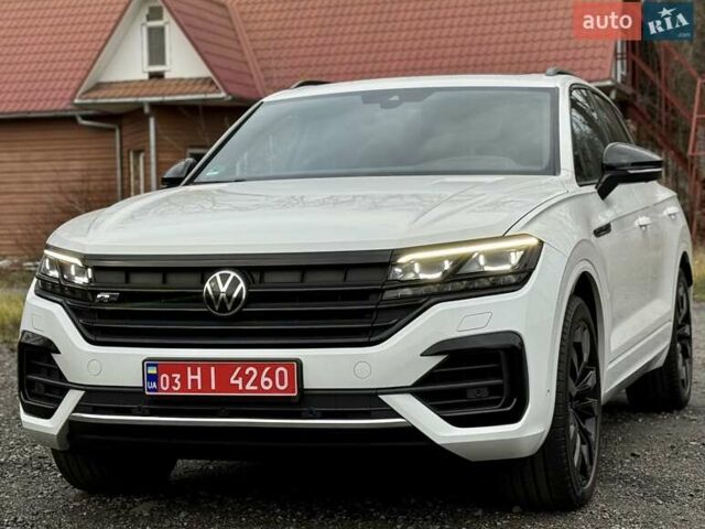 Белый Фольксваген Туарег, объемом двигателя 2.97 л и пробегом 90 тыс. км за 59989 $, фото 1 на Automoto.ua