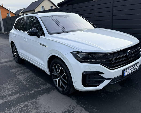 Белый Фольксваген Туарег, объемом двигателя 2.97 л и пробегом 208 тыс. км за 49900 $, фото 1 на Automoto.ua