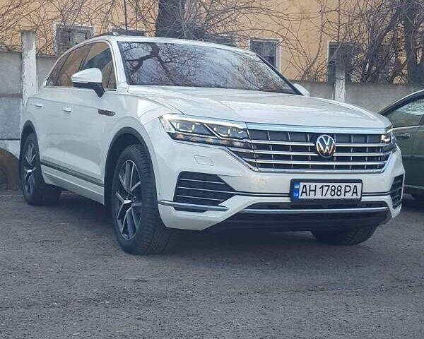 Білий Фольксваген Туарег, об'ємом двигуна 2.97 л та пробігом 17 тис. км за 65500 $, фото 1 на Automoto.ua