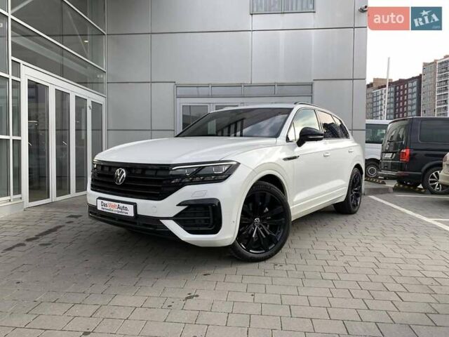 Белый Фольксваген Туарег, объемом двигателя 2.97 л и пробегом 98 тыс. км за 69000 $, фото 1 на Automoto.ua
