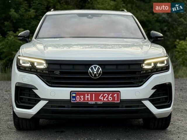 Белый Фольксваген Туарег, объемом двигателя 2.97 л и пробегом 131 тыс. км за 61990 $, фото 1 на Automoto.ua