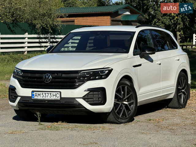 Белый Фольксваген Туарег, объемом двигателя 2.97 л и пробегом 135 тыс. км за 65700 $, фото 1 на Automoto.ua