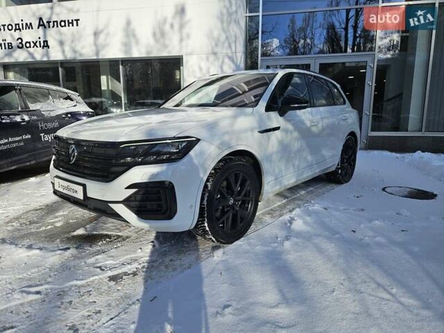 Білий Фольксваген Туарег, об'ємом двигуна 2.97 л та пробігом 100 тис. км за 63890 $, фото 1 на Automoto.ua