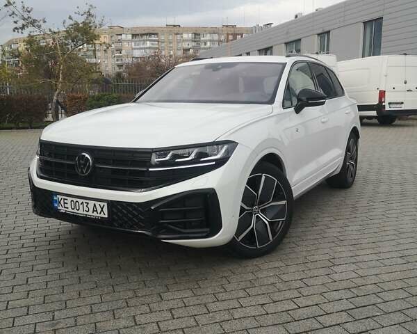 Белый Фольксваген Туарег, объемом двигателя 3 л и пробегом 55 тыс. км за 85500 $, фото 1 на Automoto.ua