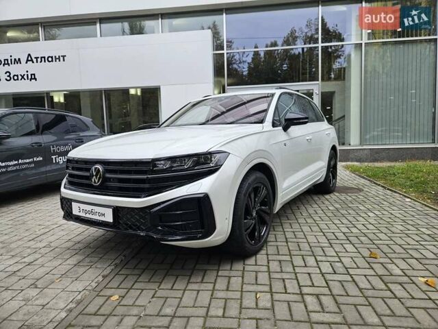 Белый Фольксваген Туарег, объемом двигателя 3 л и пробегом 32 тыс. км за 76890 $, фото 1 на Automoto.ua