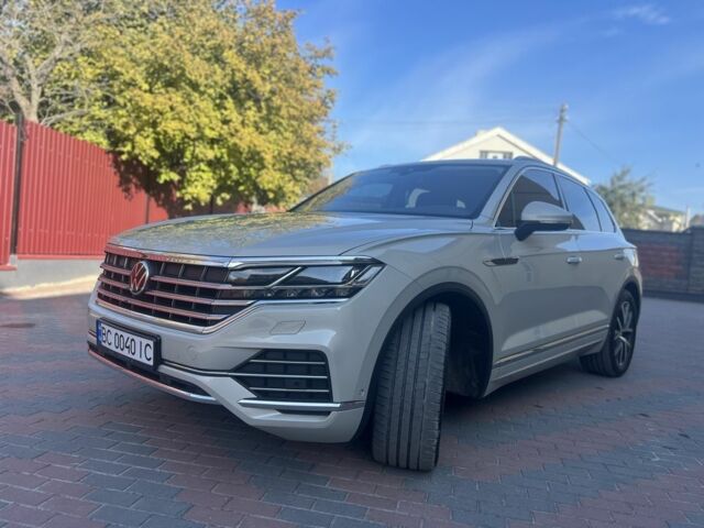 Бежевый Фольксваген Туарег, объемом двигателя 3 л и пробегом 127 тыс. км за 52500 $, фото 1 на Automoto.ua