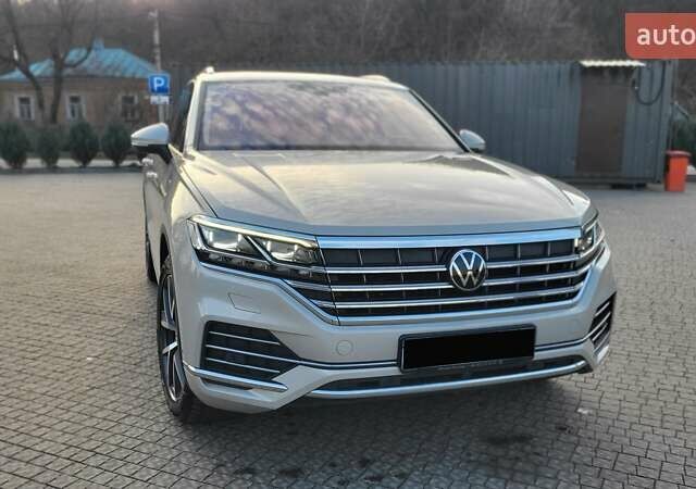 Бежевий Фольксваген Туарег, об'ємом двигуна 2.97 л та пробігом 128 тис. км за 53500 $, фото 1 на Automoto.ua